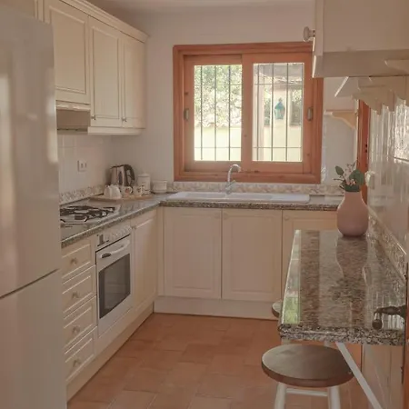 Spacious In Authentic With Amazing Views Apartment