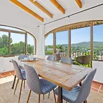 Spacious In Authentic With Amazing Views Lejlighed