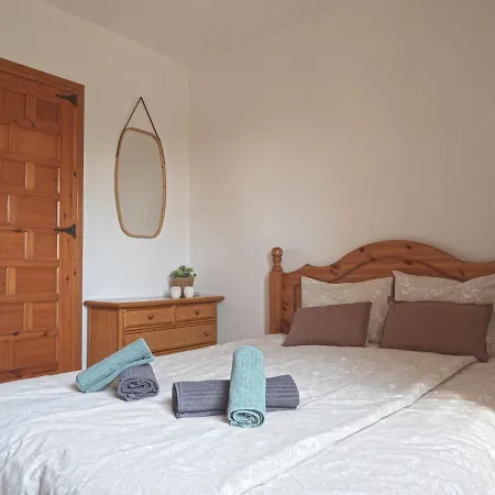 Spacious In Authentic With Amazing Views Apartment