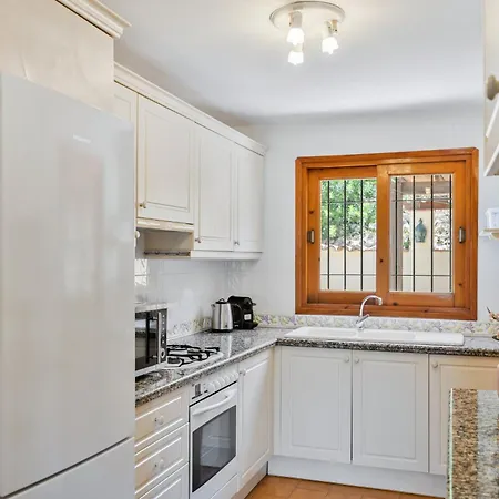 Spacious In Authentic With Amazing Views